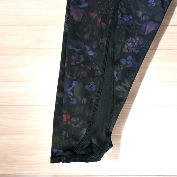Lululemon Train Times Crop 17" Leggings in Frozen Flourish Multi/Black, Size 8 - Picture 5 of 9